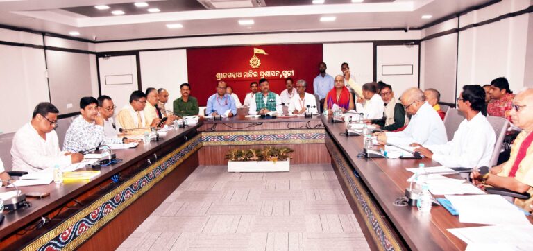 PANJI SAMIKARANA NEI MUKHYA BICHARAPATI NKA ADHAKHYATA RE PURI SRI MANDIRA KARJYALAYA PARISARA RE BAITHAKAQ ANUSTHITA (3)