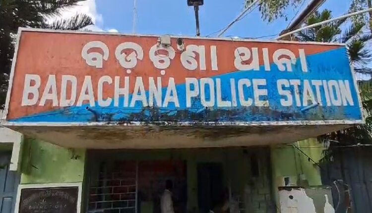 7-cops-injured-after-being-attacked-in-Jajpur