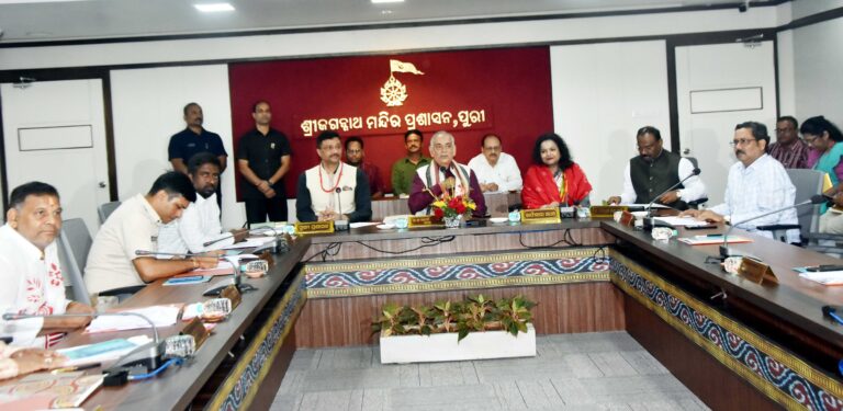 SRI MANDIRA KARJYALAYA RE GAJAPATI NKA ADHAKHYATA RE PARICHALANA COMITEE BAITHAKA ANUSTHITA (8)