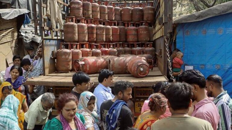 delhi-gas-shortage_20260315235322_20260316013840