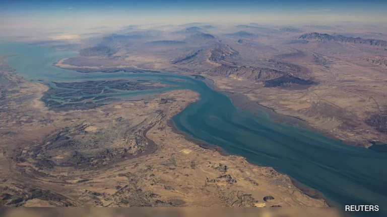 12lmtpdk_strait-of-hormuz_625x300_03_March_26