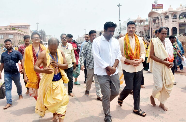 BAHARA RATNA BHANDARA GANATI MANATI PAIN JILAPALA O MUKHYA PRASASAKA NKA SAHA ANYNYA PADADHIKARI SRI MANDIRA KU JAUCHANTI (8)