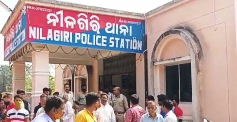 Shackling-of-journalist-Nilagiri-IIC-IO-shunted