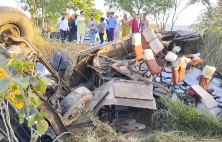 bus-carrying-wedding-party-meets-with-accident-2026-04-13-10-00-29