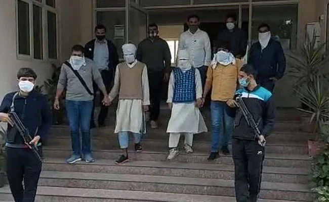 l7n9268_suspected-jaish-terrorists-arrested-in-delhi_625x300_17_November_20