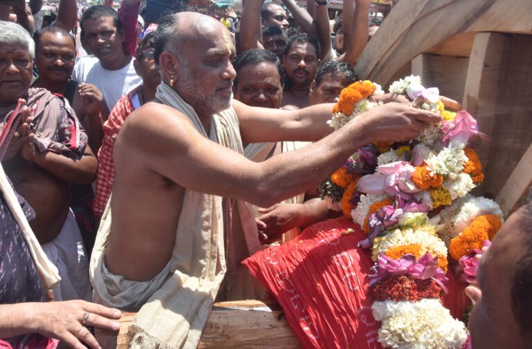 JAGANNATHA NKA CHAKA RE ANGYAMALA BIJE KARAJAUCHHI (6)