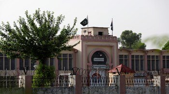20251127103136_2018-07-14T154552Z_858036735_RC1C1D4E6D70_RTRMADP_3_PAKISTAN-POLITICS-SHARIF