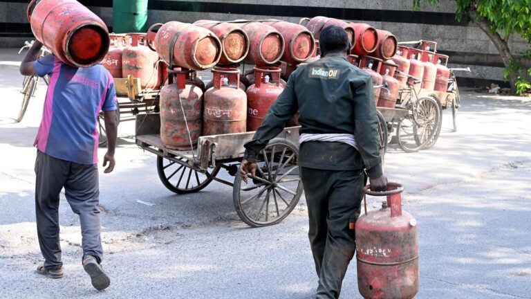 LPG CRISIS DELHI_15_04_5
