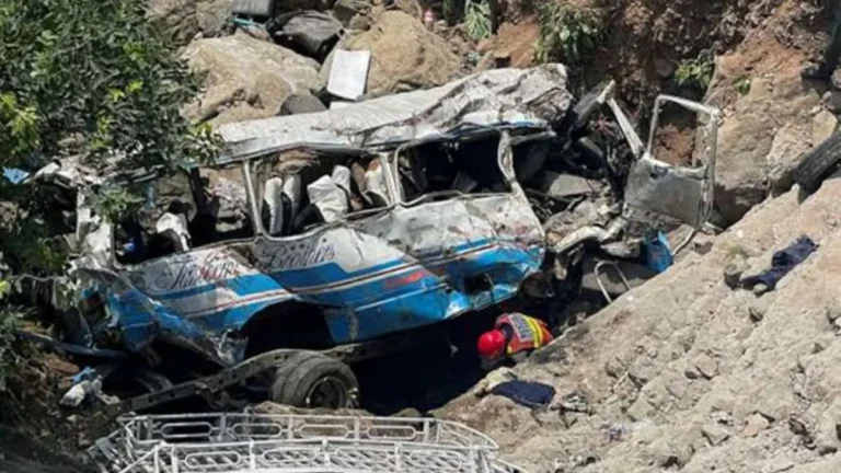 40-dead-8-injured-as-passenger-bus-plunges-into-ravine-in-pakistan-s-balochistan-1783066031435-1280x720