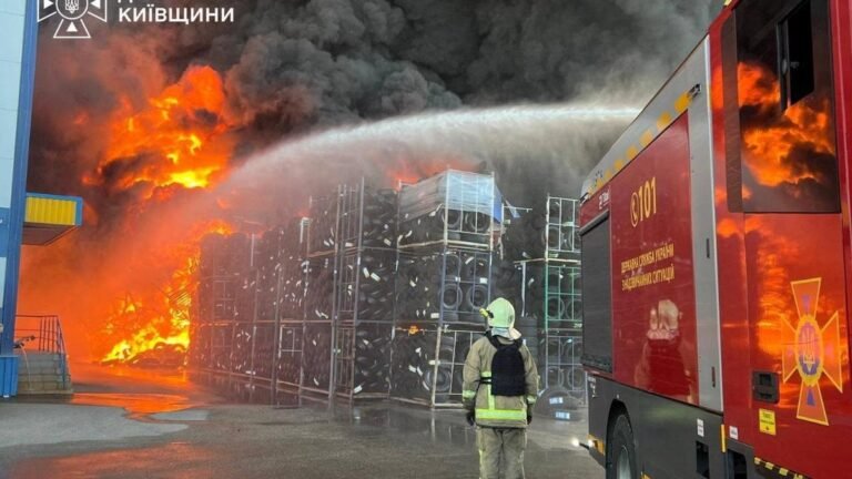 2026-08-29T124900Z_170364415_RC2C8NAK133V_RTRMADP_3_UKRAINE-CRISIS-ATTACK-KYIV-REGION