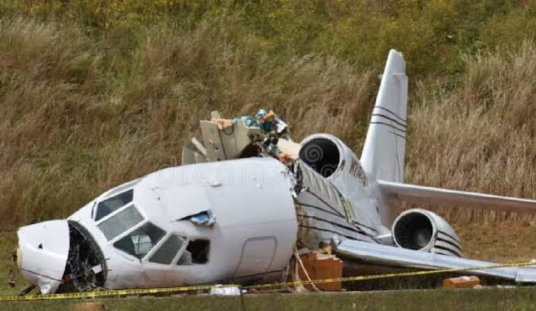 charter-plane-carrying-eight-crashes-near-remote-radar-site-in-western-alaska-2026-08-21